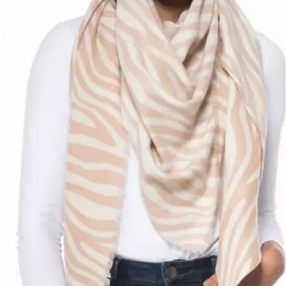 Inc International Concepts Womens Zebra Print Triangle Scarf Natural Color - NWT - Picture 1 of 2